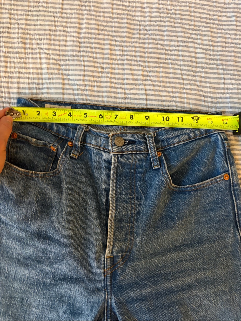 Levi’s Ribcage Straight - Picture 6 of 6